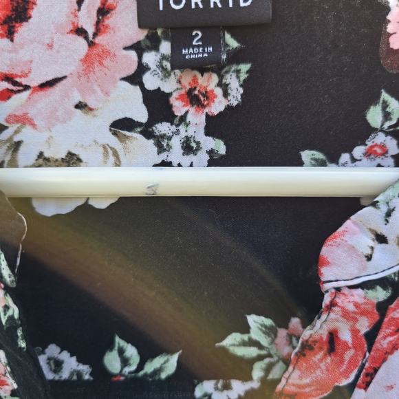 Torrid Floral Black Button-Up Blouse - Picture 3 of 7